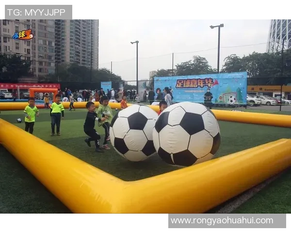 球星笔袋足球：集结梦想与热情，点燃青春竞技之魂