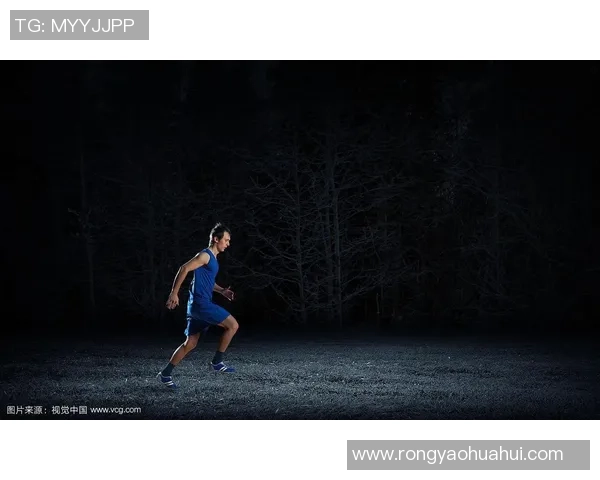 足球球星全速奔跑训练视频 展现极限速度与爆发力的完美结合